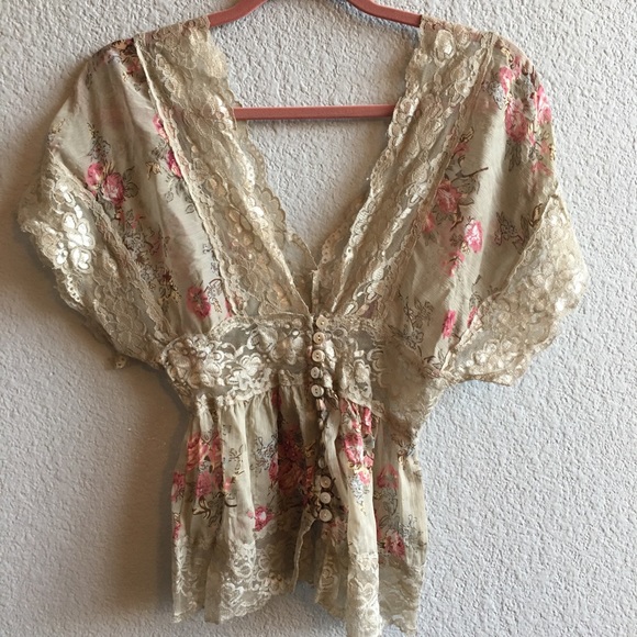 Passport Tops - Passport Prairie Lacey blouse size M